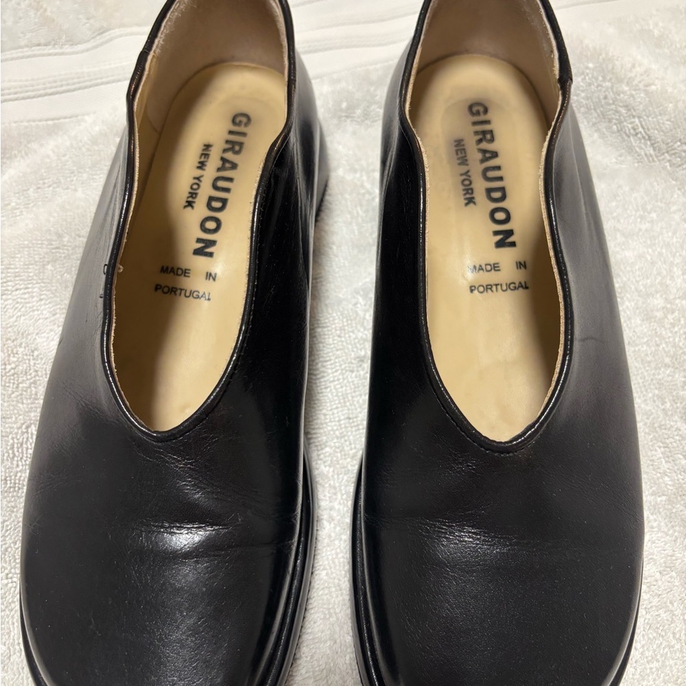 Giraudon Black Women's Flats & Loafers